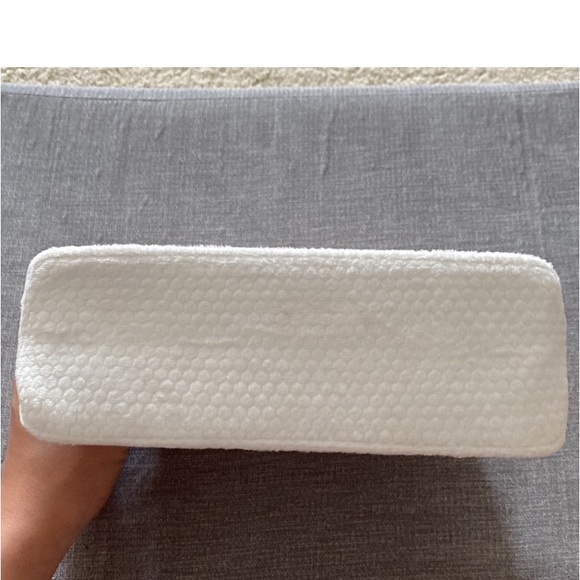 Guerlain Paris Makeup Bag 🐝 Soft White Makeup Pouch 9” Retail $40 NWOT - Picture 3 of 8